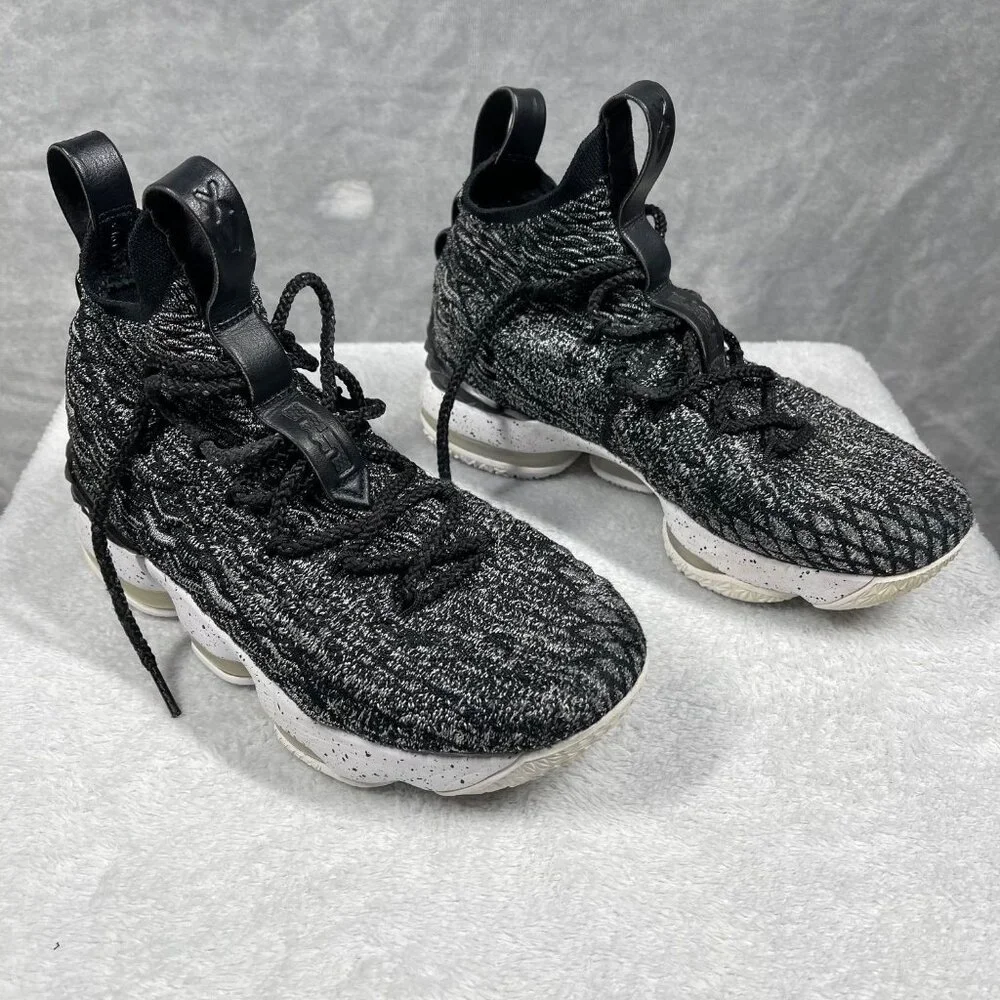 Nike LeBron 15 Ashes Gray White Black 922811-002 Size 5Y / Women‎ Size 6.5